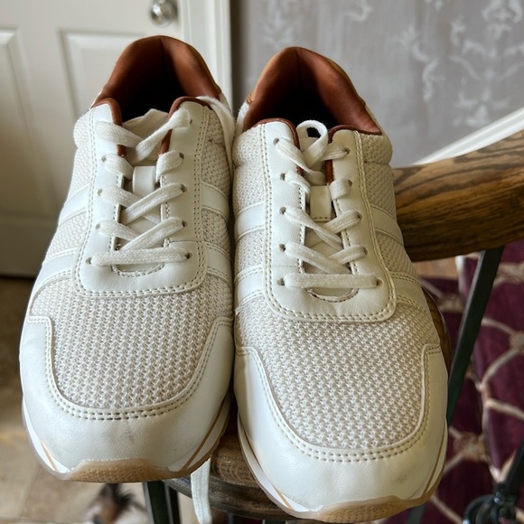 Banana republic, ladies, cream sneaker, size 9, excellent condition - Picture 11 of 16